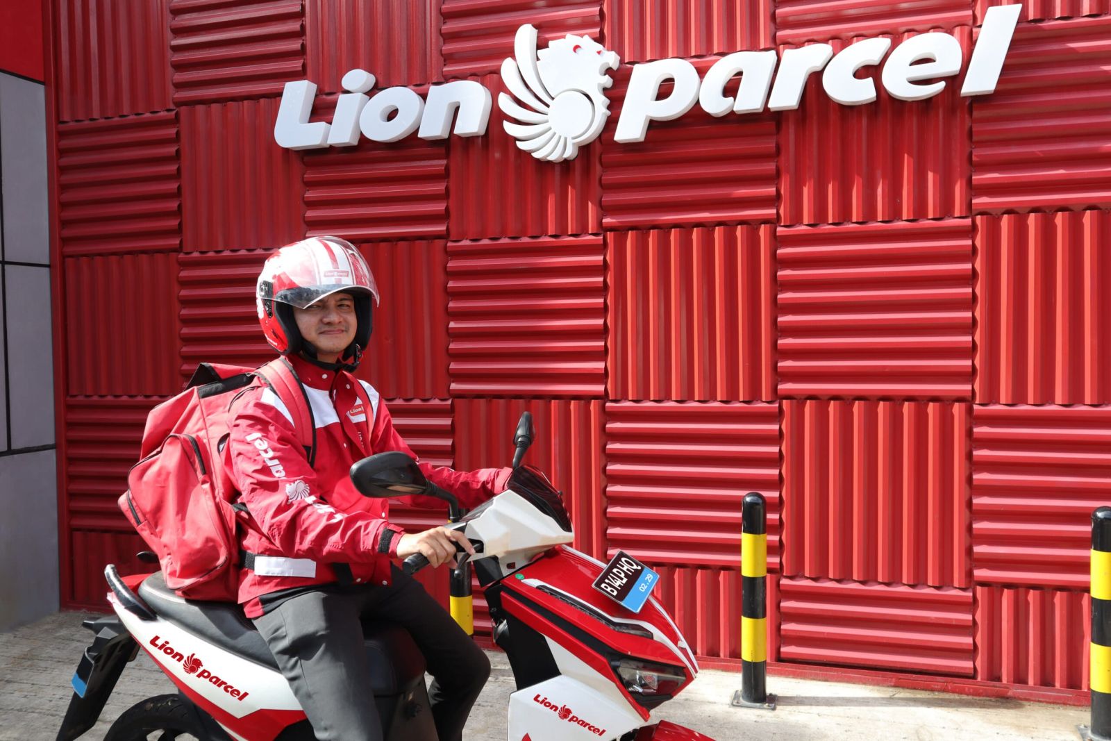Cilacap to Tangerang: Fast Shipping with Logistik Express 2026